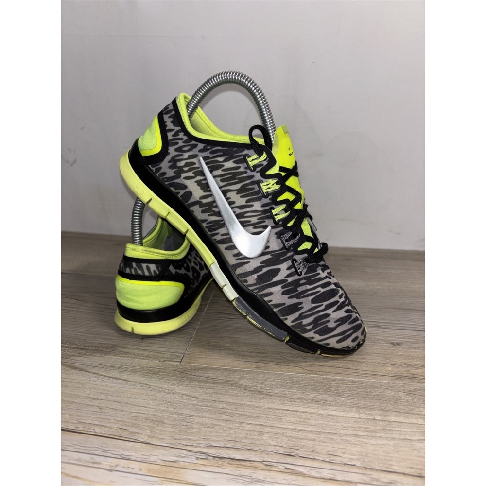Nike Free TR Connect 2 Women's Sz 8 M Athletic Shoes Sneakers Animal Print